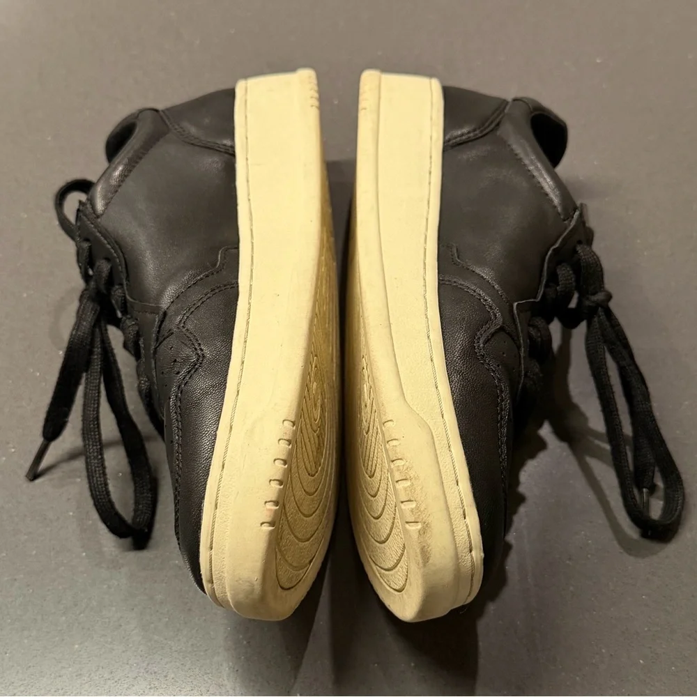 Autry Black Leather Medalist Low Sneakers in Super Soft Nappa Size 39 US 9 EUC